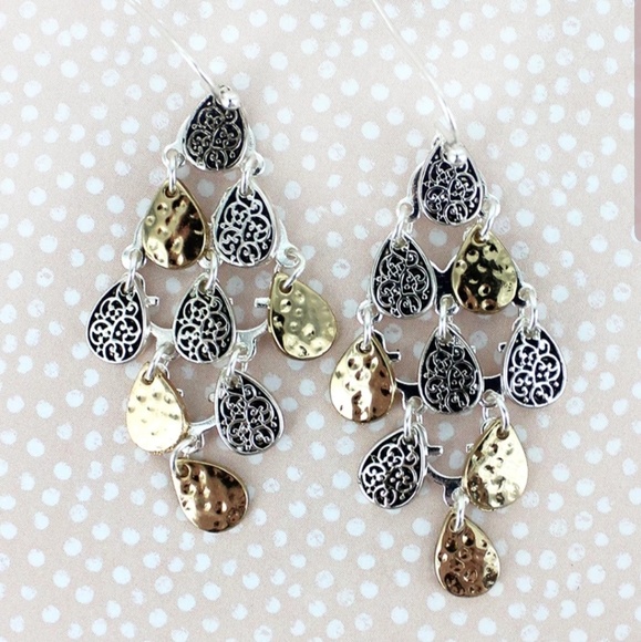 Jewelry - Beautiful Textured Teardrop Earings